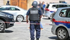 Schon am 15. Mai beschäftigte die Polizei eine andere Bombendrohung gegen das Akademische Gymnasium in Linz, sie sperrte darauf Teile der Innenstadt ab. (Bild: © Harald Dostal / 2024)