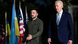 Von links: Der ukrainische Präsident Wolodymyr Selenskyj und US-Präsident Joe Biden (Bild: APA/AFP/Mandel NGAN)