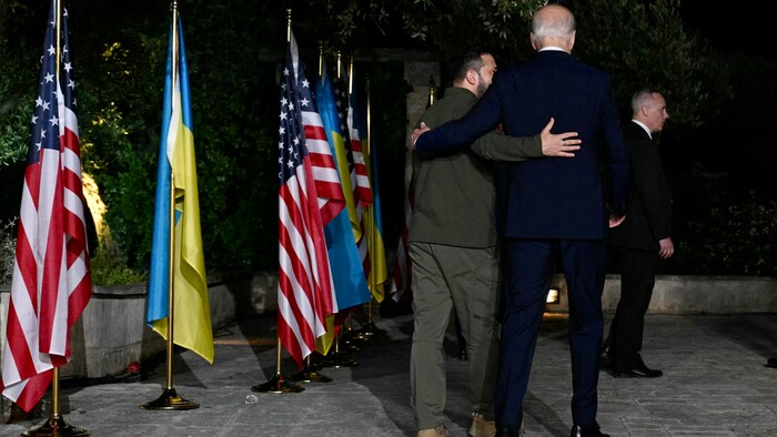 Volodimir Zelenszkij ukrán államfő és Joe Biden amerikai elnök