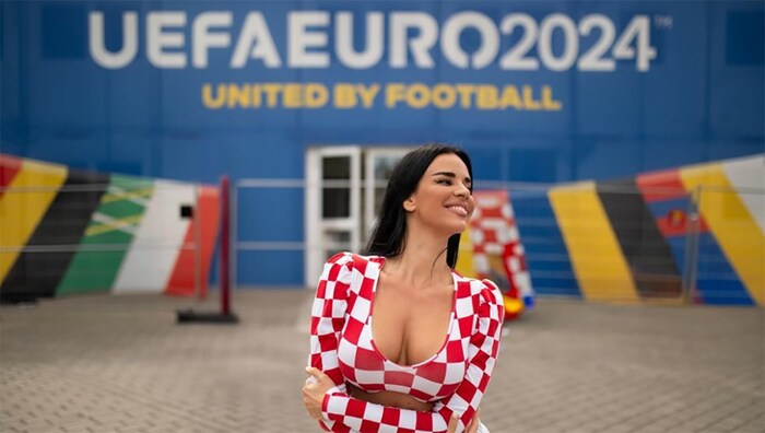 Ivana Knöll is back.