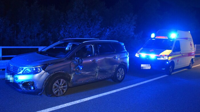 A családi autó is súlyosan megsérült.