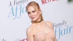 Nicole Kidman egy lélegzetelállító ruhában vonta magára mindenki figyelmét. (Bild: AFP/APA/Michael Tran)