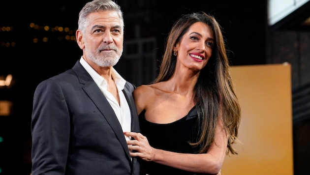 George Clooney and his Amal would rather not explain the word "famous" to their children. (Bild: Action Press/Alberto Pezzali/Invision/AP)