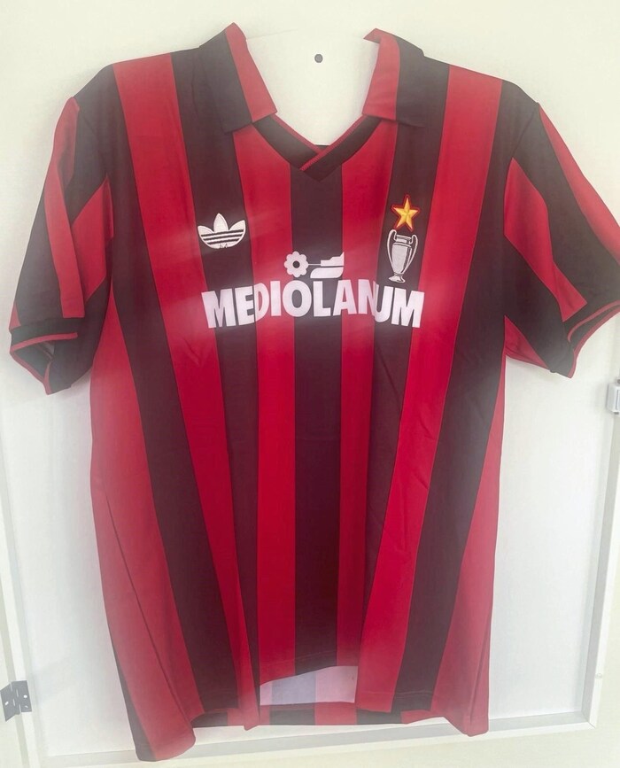 Franco Baresi: Italy's international also performed in Serie A matches. As he did on November 18, 1990 in the first derby between Milan's two top clubs after the World Cup on home soil. Inter, champions in 1989, had three German World Cup winners on the pitch. AC Milan with captain Franco Baresi were the 1988 champions and reigning CL winners. Inter won 1:0 and overtook AC Milan in the table. 