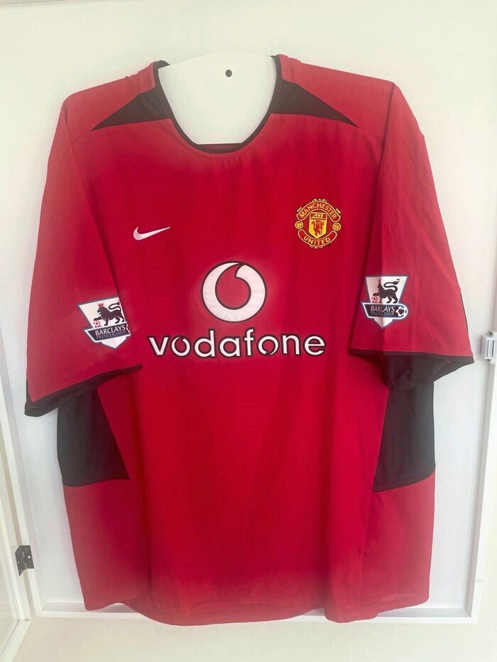 Cristiano Ronaldo: The 2003/04 season did not go according to plan for Manchester United. They finished third in the Premier League, were knocked out in the quarter-finals of the Champions League and even in the last 16 of the League Cup. All that remained was the FA Cup, which the Red Devils won with a 3-0 victory in the thrilling final against Millwall. Cristiano Ronaldo scored to make it 1:0.