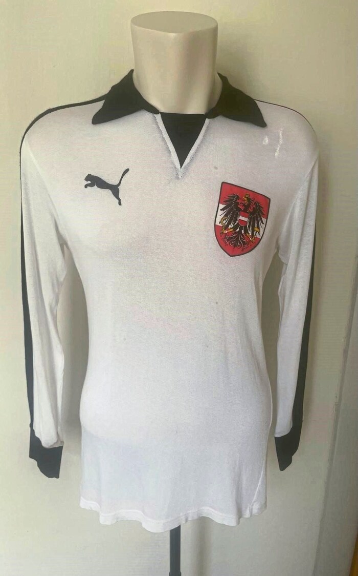 Walter Schachner: The 1978 World Cup in Argentina is unforgettable, the ÖFB team's first appearance in the finals since 1958. Austria was regarded as a clear underdog in the group with Spain, Sweden and Brazil. But the opening match against the favorites from the Iberian peninsula took everyone by surprise. Walter Schachner took the lead with a counter-attacking goal. Hans Krankl scored to give Austria a 2:1 victory.