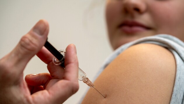 New booster periods have recently been introduced for many of the classic vaccinations. (Bild: dpa/Stefan Puchner)