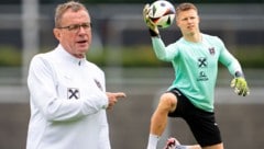 Ralf Rangnick (links) setzt auf Patrick Pentz. (Bild: APA/GEORG HOCHMUTH)