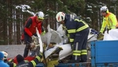 Das Kleinflugzeug wurde beim Aufprall regelrecht zerfetzt (Bild: Lauber/laumat.at Matthias)