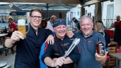 Diplom-Sommelier Pichler, Grillmeister Matzek und Destillerie-Chef Rogner testeten die besten Kombinationen.  (Bild: OSKAR HEMM)