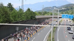 Am Freitagnachmittag demonstrierten Radfahrerinnen und Radfahrer in Innsbruck für mehr ...