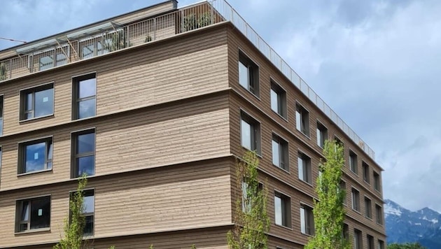 Der elegante Hotel-Holzbau hinter dem Congress in Saalfelden (Bild: Sabine Salzmann)