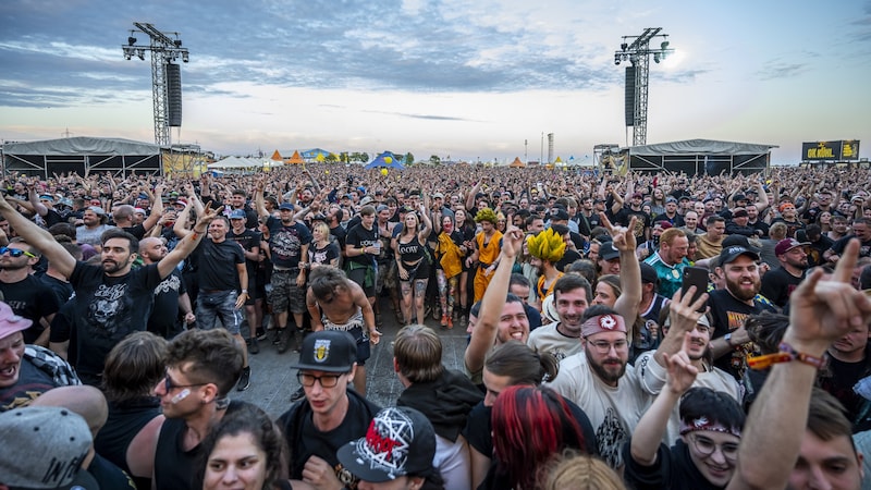 Partylaune: Am Nova Rock herrscht auch 2024 wieder perfekte Stimmung. (Bild: Andreas Graf)