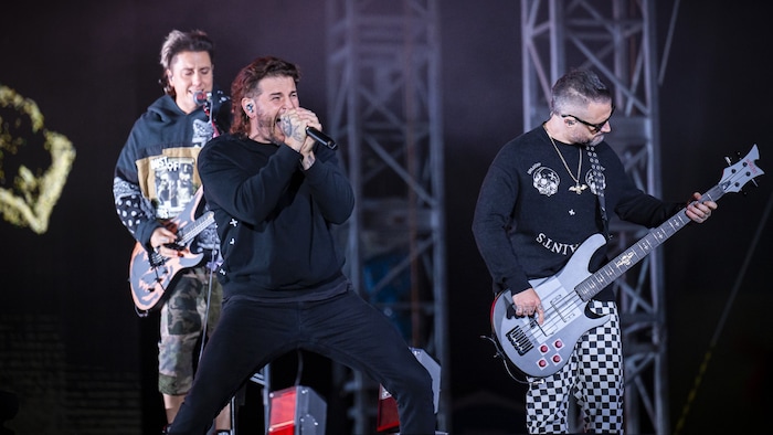Eine solide Metalshow ohne Mummenschanz und große Gesten: Avenged Sevenfold waren ein würdiger ...