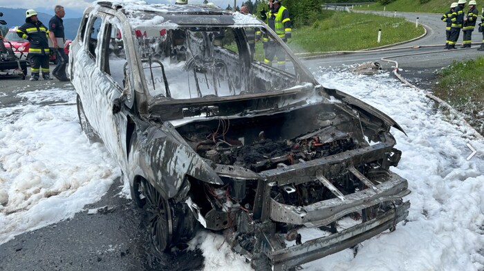 Am Auto entstand Totalschaden.