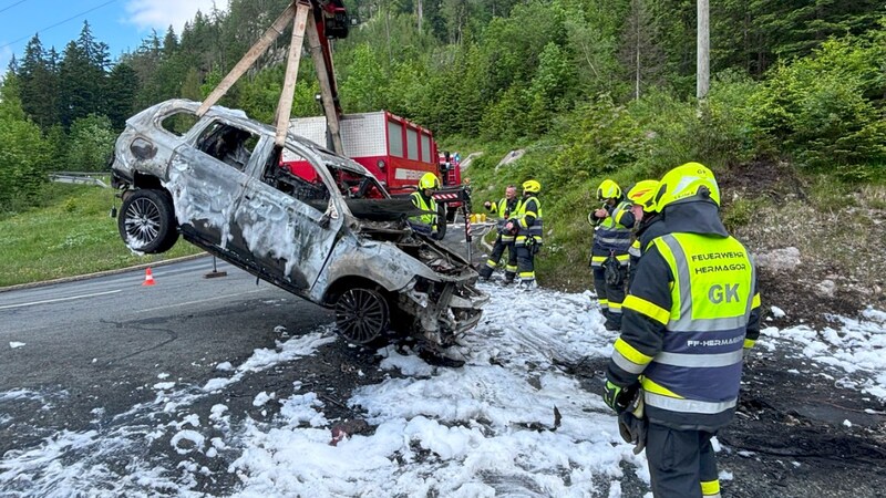 Összesen négy tűzoltóegységet vetettek be. (Bild: FF Hermagor)