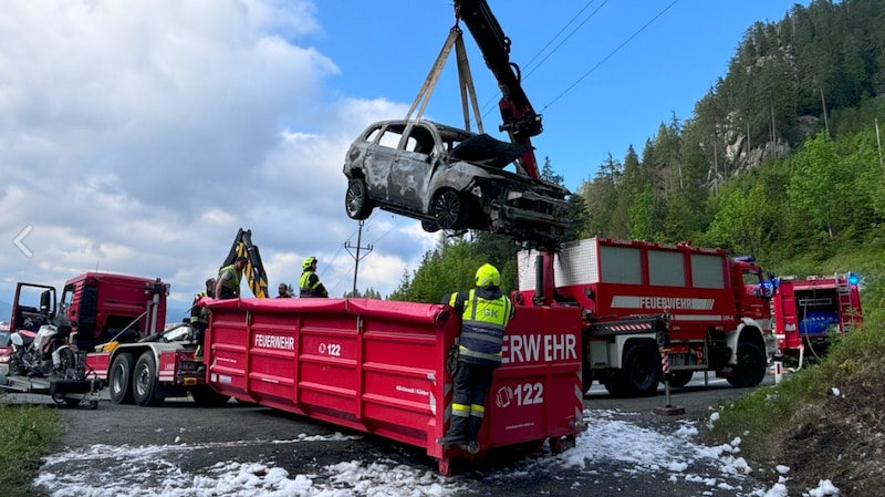 Because it was a hybrid vehicle, the recovery proved to be more difficult. (Bild: FF Hermagor)