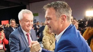 Anton Lang (li.) und Andreas Babler schärfen den Asylkurs nach