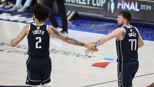 Dereck Lively II und Luka Doncic dürfen jubeln. (Bild: APA Pool/Getty Images via AFP)