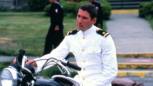 Richard Gere "An Officer and a Gentleman" filmindeki kült rolünde. (Bild: picturedesk.com/Ronald Grant Archive / Mary Evans / picturedesk.com)