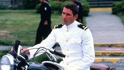 Richard Gere in seiner Kultrolle in „Ein Offizier und Gentleman“. (Bild: picturedesk.com/Ronald Grant Archive / Mary Evans / picturedesk.com)