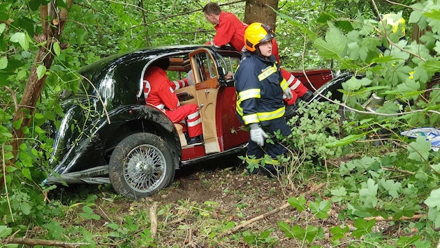 The MG SA Saloon (built in 1937) was badly damaged in the accident (Bild: FF Bad Goisern)