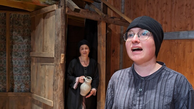 Vanessa Payer Kumar (Witwe), Magdalena Glas (Sohn) (Bild: Rainbacher Evangelienspiele )