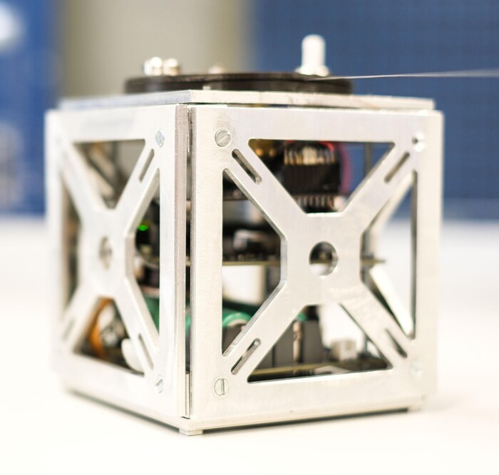 Der Satellit ist eine reine Selbstentwicklung des Teams. Auch gebaut wurde alles von den ...
