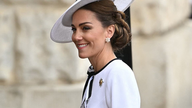 Kate'in yılbaşından bu yana ilk kez Haziran ayında Trooping the Colour'da halkın karşısına çıkmasının ardından prenses Temmuz ayında yeniden ilgi odağı olabilir. (Bild: APA/AFP/JUSTIN TALLIS)