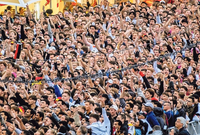 Tausende Fans waren im Stadion und diversen Public-Viewings und in den Fanzonen mit dabei, ...