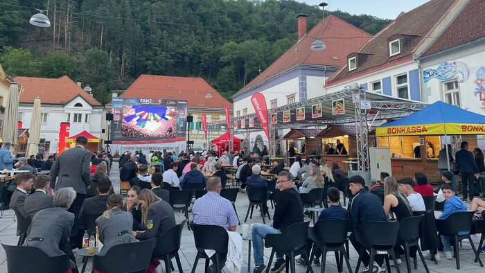 Am Kapfenberger Hauptplatz ist alles in EURO-Stimmung