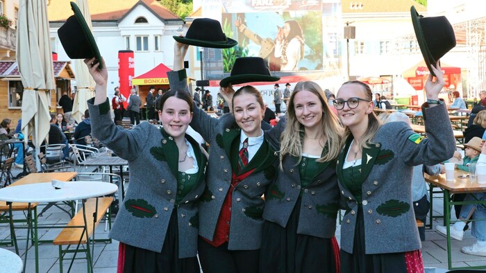 Die Blasmusikkapelle Parschlug eröffnete die „Krone Fanzone“ in Kapfenberg