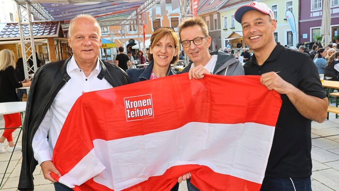 KSV-Boss Erwin Fuchs mit „Krone“-Marketing-Chefin Gertrude Gigler