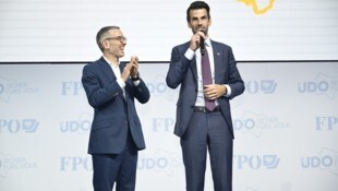 Herbert Kickl und der mit 98,67 Prozent als Landesparteichef in Niederösterreich wiedergewählte ...