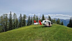 Die Besatzung des Notarzthubschraubers Martin 1 flog den Verunglückten zum LKH Schwarzach. (Bild: FF Rohrmoos-Untertal)