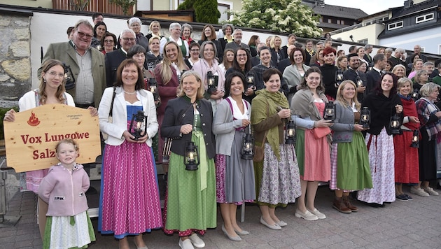 Knapp 100 Sänger von sechs Lungauer Chören standen erstmals als „Vox Lungowe“ auf der Bühne und ...