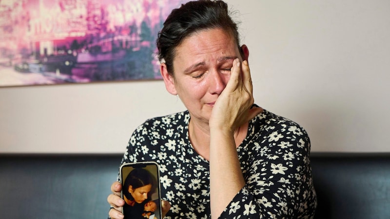 Verena D. is fighting for her son imprisoned in the USA. In the "Krone" interview, her tears come again and again. (Bild: Heinz Stephan Tesarek)