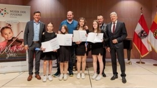 Ehrung der Preisträgerinnen des prima la musica-Bundeswettbewerbes: Landesrat Daniel Fellner, ...