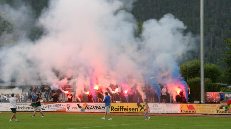 Gloggnitz jubelt über den Landesliga-Titel (Bild: Stefan Burgstaller)