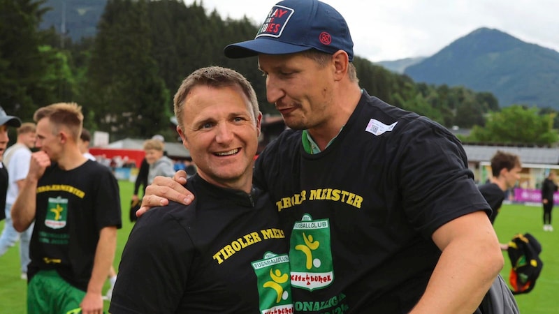 Trainer Paul Schneeberger (l.) mit Präsident  Christoph Pichler. (Bild: Johanna Birbaumer)