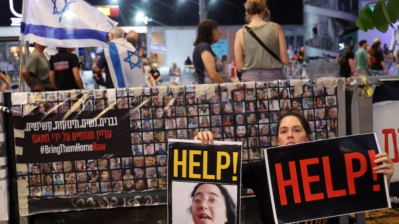 Samstags gehen in Israel regelmäßig Menschen gegen die Regierung auf die Straße. (Bild: AFP/Jack Guez)