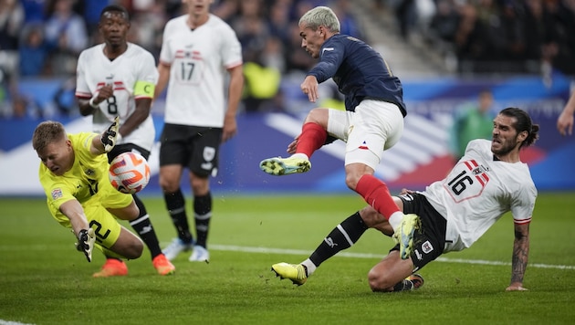 Wusste gegen Frankreich zu überzeugen: Patrick Pentz – hier gegen Antoine Griezmann. (Bild: GEPA)