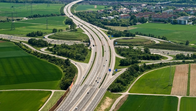 Nur eine kurze Abbiegespur mit 44 Kilometern – dann wäre das Waldviertel an die internationale TEN-Route (Nordsee-Adria) angebunden. (Bild: Thomas Leiss)