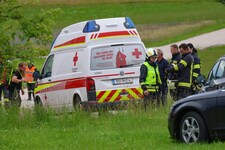 Rettung, Feuerwehr und Polizei waren im Einsatz, das Mädchen wurde mit dem Hubschrauber nach Linz geflogen. (Bild: laumat)