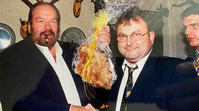 Hartl als Regisseur der „Bitte Lächeln“-Show mit Filmstar Bud Spencer.