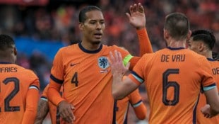 Virgil van Dijk (Mitte) ist Kapitän der niederländischen Nationalmannschaft.  (Bild: AP/ASSOCIATED PRESS)