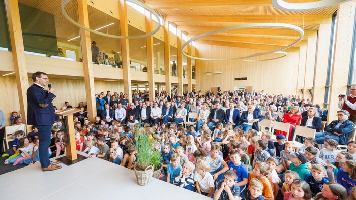 Auch Landeshauptmann Markus Wallner war bei der Eröffnung der neuen Andelsbucher Volksschule vor Ort. Der Neubau ist vollauf gelungen. 