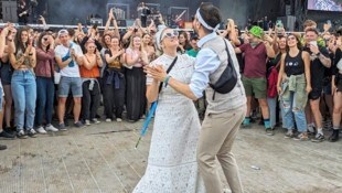 Vor zehn Jahren sind einander Marija und Christoph beim Nova Rock zufällig über den Weg ...