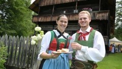 Maria Bellina und Peter Müller von der Volkstanzgruppe Lindwurm. (Bild: Hronek Eveline)