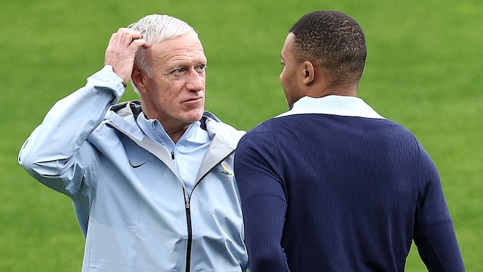 Didier Deschamps (l.) and Kylian Mbappe